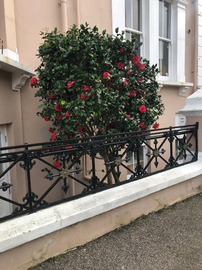 Bed and Breakfast The Mowbray Eastbourne Zewnętrze zdjęcie